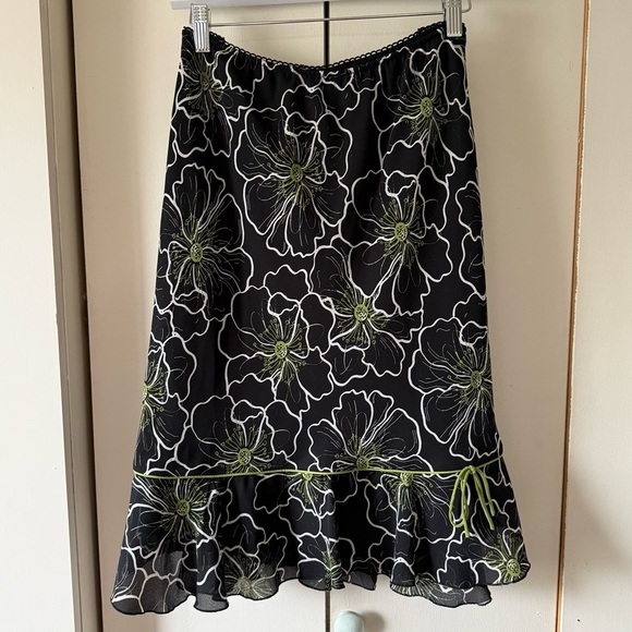 Fashion Bug Dresses & Skirts - Vintage Fashion Bug 🐞🐛 Floral Black and Green Women's Skirt Size 14/16